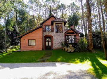 Casa · 3 Dormitorios · 1 Cochera · Casa en Carilo
