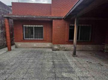 Casa · 48m² · 3 Ambientes · 1 Cochera · Casa en Venta 3 Ambientes con Cochera en Gerli
