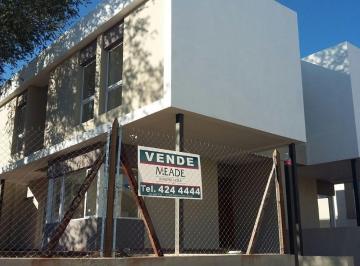 Casa · 120m² · 4 Ambientes · 1 Cochera · La Catalina Duplex Esquina Excelente