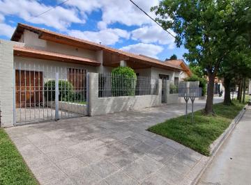 Casa · 240m² · 9 Ambientes · 2 Cocheras · Casa - Río Grande