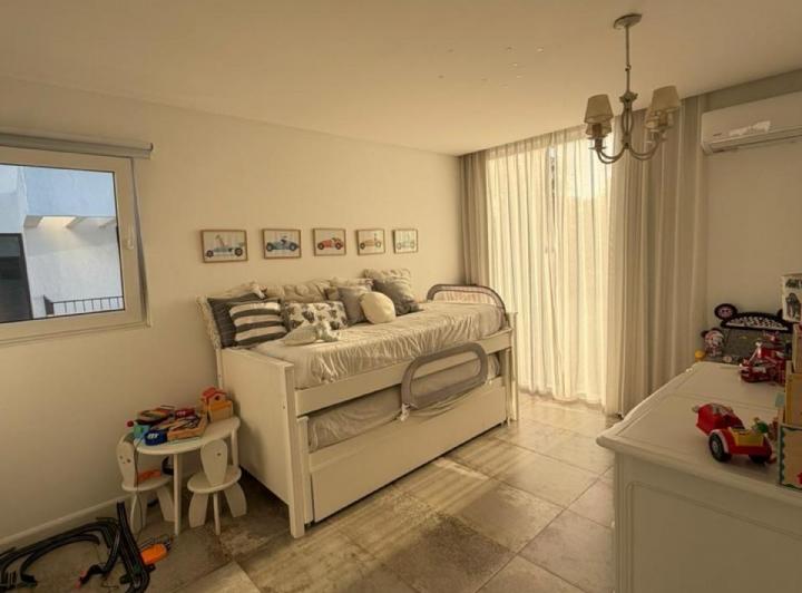 Casa · 370m² · 5 Ambientes · 2 Cocheras