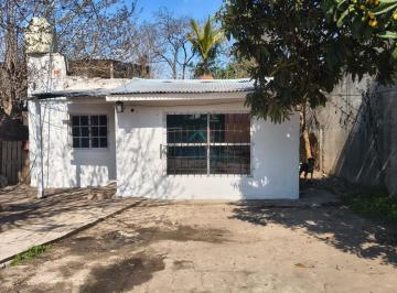Casa · 60m² · 2 Ambientes · Venta Casa 2 Ambientes Excelente Oportunidad Ubicacion Cruce Castelar Moreno