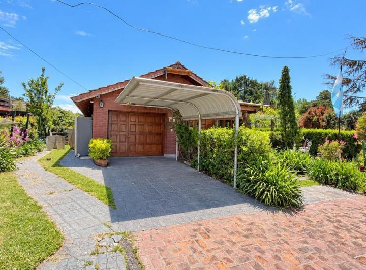 Casa · 650m² · 3 Ambientes · 3 Cocheras