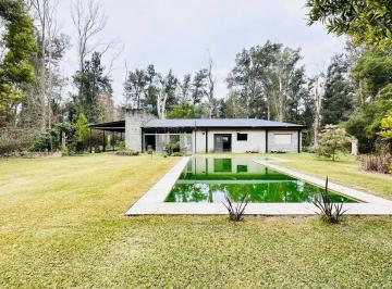 Casa · 129m² · 4 Ambientes · 3 Cocheras · Casa en Venta Barrio Los Bosquecitos