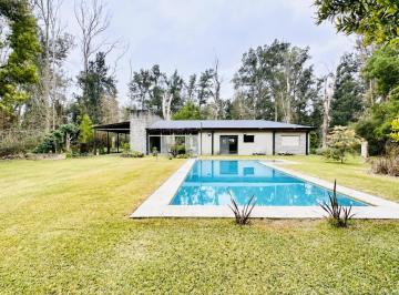 Casa · 129m² · 4 Ambientes · 3 Cocheras · Casa en Venta Barrio Los Bosquecitos