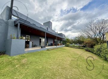 Casa · 370m² · 5 Ambientes · 2 Cocheras · Venta Casa Estancia Q2 3 Dorm con Vistas y Pileta
