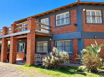 Casa · 320m² · 6 Ambientes · 2 Cocheras · Venta de Casa, Cabaña, Quincho, Pileta, Las Compuertas