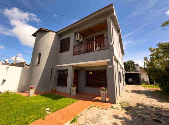 Casa · 205m² · 5 Ambientes · 1 Cochera