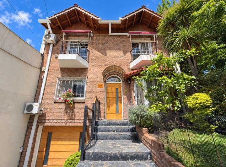 Casa · 260m² · 5 Ambientes · 1 Cochera