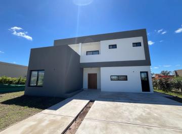 Casa · 207m² · 5 Ambientes · 4 Cocheras · Casa Venta Barrio Monet Los Cardales