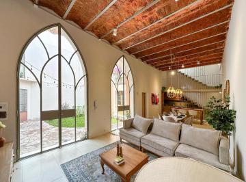 Casa · 131m² · 6 Ambientes · Casa de Pasillo de 3 Dorm. con Jardín y Pileta en Zona Río