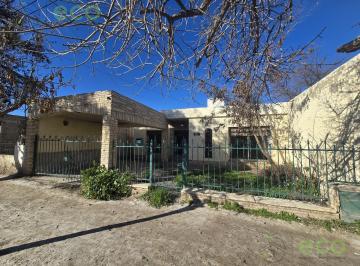 Casa · 327m² · 6 Ambientes · 1 Cochera · Venta Casa 4 Dorm 2 Baños Amplio Lote - a Remodelar