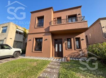 Casa · 260m² · 5 Ambientes · 4 Cocheras · Casa en Venta 5 Ambientes Parque Leloir