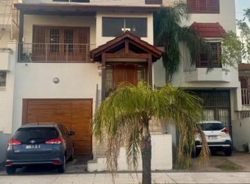 Casa · 444m² · 4 Ambientes · 4 Cocheras · Se Vende Gran Casa en Altos de Villa Cabrera