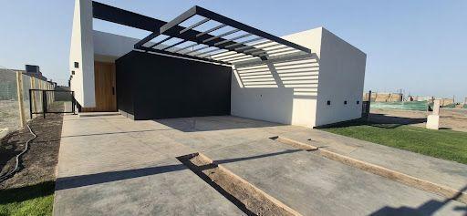 Casa · 180m² · 5 Ambientes · 2 Cocheras