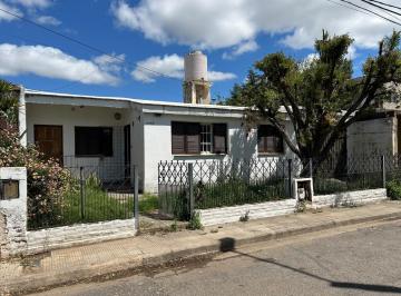 Casa · 123m² · 5 Ambientes · 2 Cocheras · Casa en Venta en Parque Latino