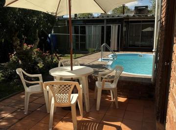 Casa · 344m² · 4 Ambientes · 1 Cochera · Venta de Casa de 3 Dorm. con Piscina y Barbacoa en Paso de Las Duranas, Montevideo