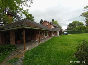 Casa · 270m² · 4 Ambientes · 7 Cocheras · Chalet de 270 m² Tres Dorm., 1900 m de Parque