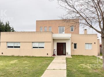 Departamento · 235m² · 4 Ambientes · 2 Cocheras · Casa en Venta Haras Santa Maria