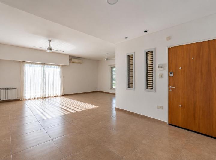 Casa · 500m² · 4 Ambientes · 2 Cocheras