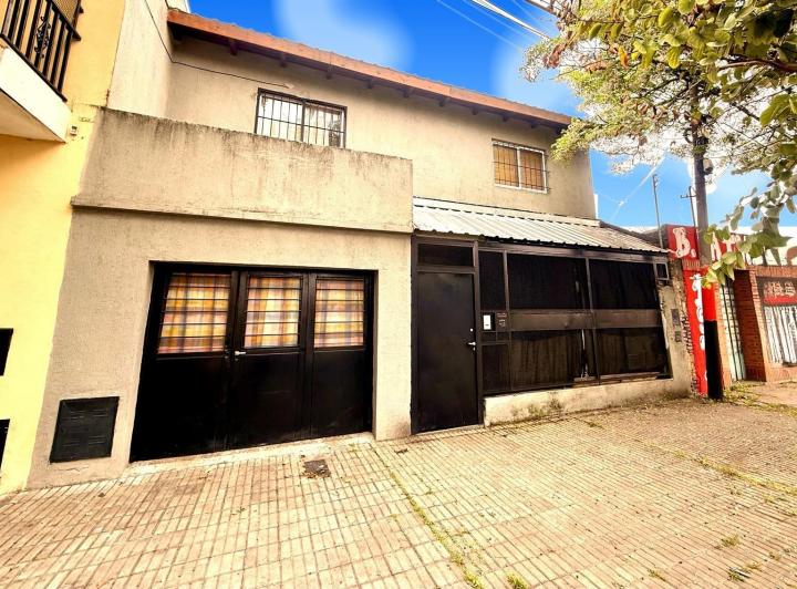 Casa · 194m² · 6 Ambientes · 1 Cochera