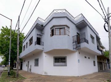 Casa · 140m² · 8 Ambientes · 2 Cocheras · Casa Multifamilia 4 Locales 2 Viviendas 2 Cocheras