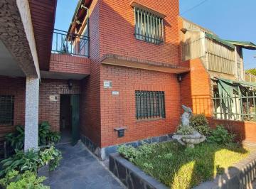 Casa · 80m² · 4 Ambientes · 1 Cochera · Venta! Casa Lote Propio en Mataderos. 3 Dorm., Cochera, Patio y Terraza de 75 m².