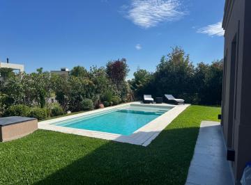 Casa · 210m² · 6 Ambientes · Casa en Greenville Polo & Resort