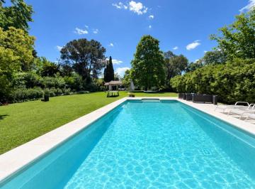 Casa de 8 ambientes, Pilar · Casa a La Venta Estilo Campo