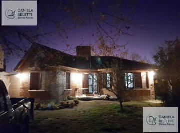 Casa · 180m² · 3 Dormitorios · 2 Cocheras · Casa en Villa Cura Brochero