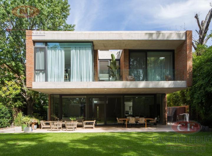 Casa · 507m² · 6 Ambientes · 8 Cocheras