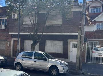 PH de 3 ambientes, Vicente López · Olivos: Excelente Departamento de 3 Ambientes Sin Expensas 1er por Escalera
