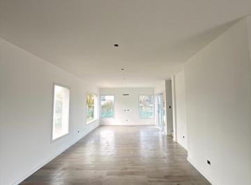 Casa · 180m² · 4 Ambientes · 2 Cocheras · Casa - Arenas Chico