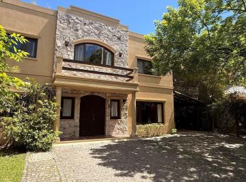 Casa · 173m² · 4 Ambientes · 4 Cocheras · Casa en Bº La Escondida. La Mejor Ubicacion de Tigre