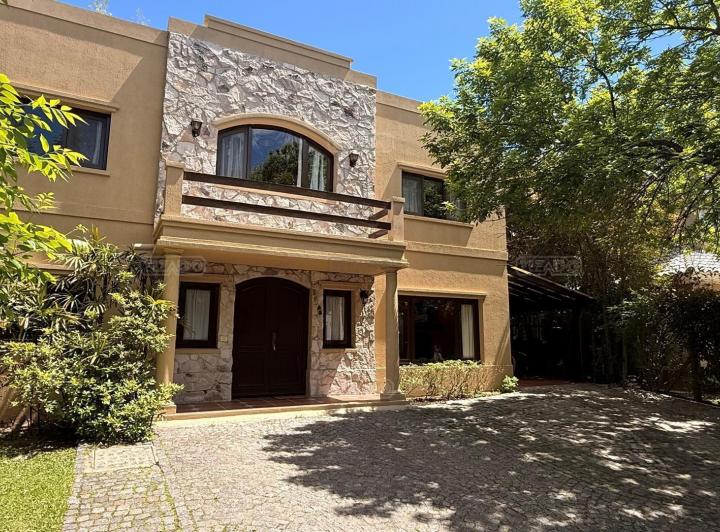 Casa · 173m² · 4 Ambientes · 4 Cocheras