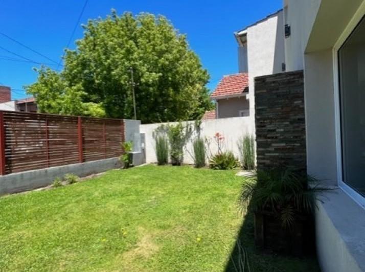 Casa · 200m² · 5 Ambientes · 2 Cocheras