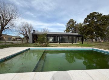 Casa · 123m² · 4 Ambientes · 4 Cocheras · Casa en Venta en Campana