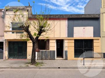 Casa · 189m² · 4 Ambientes · 1 Cochera · Propiedad Centrica Para Usos Multiples I Gran Potencial Comercial o Vivienda | 192 m² de Lote