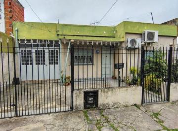 Casa de 3 ambientes, Morón · Venta - Casa 3 Ambientes, con Jardín y Terraza - Castelar