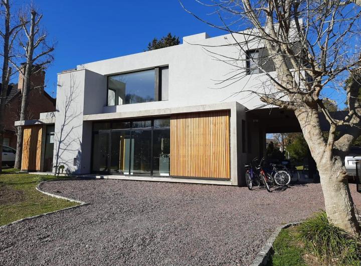 Casa · 280m² · 5 Ambientes