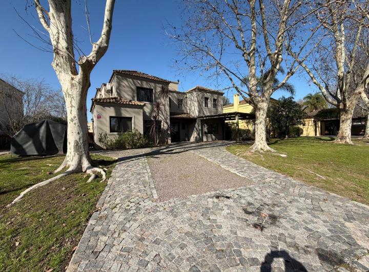 Casa · 275m² · 7 Ambientes