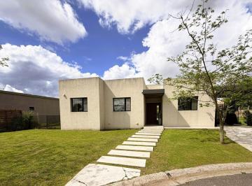 Casa · 123m² · 4 Ambientes · 3 Cocheras · Casa de 4 Ambientes en Alquiler Anual en Santa Emilia, Pilar del Este, Gba Norte