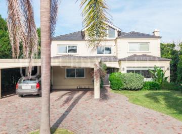 Casa · 425m² · 5 Ambientes · 1 Cochera · Casa en Venta en Ayres de Pilar