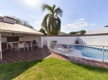 Casa · 170m² · 4 Ambientes · 2 Cocheras · Casa en Alquiler Temporario - Arguello