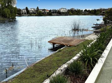 Casa · 800m² · 6 Ambientes · 1 Cochera · Alquiler Casa Alisos Nordelta: 3 Dorm. - Escritorio - Piscina - Muelle Al Agua