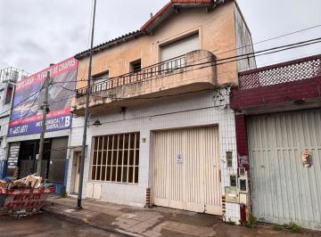 Bodega-Galpón , Vicente López · Importante Propiedad Zona Industrial con Acceso Vehicular, Espacios Varios Aulas Taller y Depósito