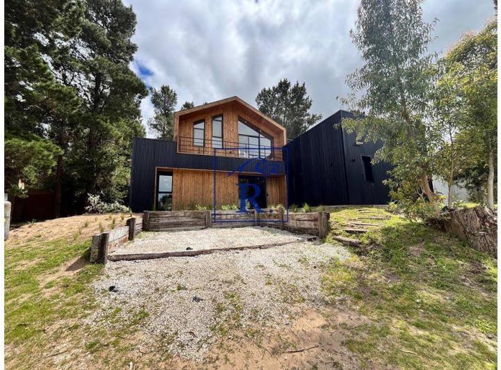 Casa · 230m² · 7 Ambientes