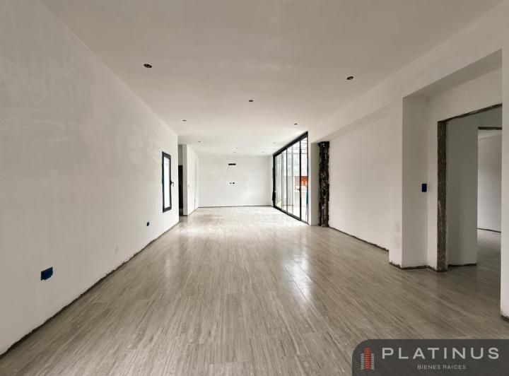 Casa · 140m² · 5 Ambientes · 2 Cocheras