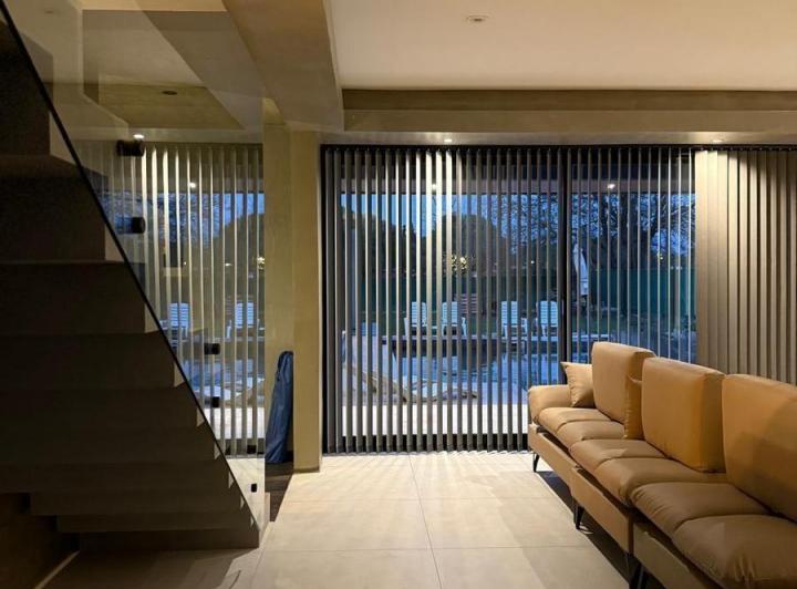 Casa · 180m² · 5 Ambientes · 2 Cocheras