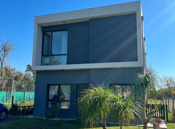 Casa · 130m² · 5 Ambientes · 2 Cocheras